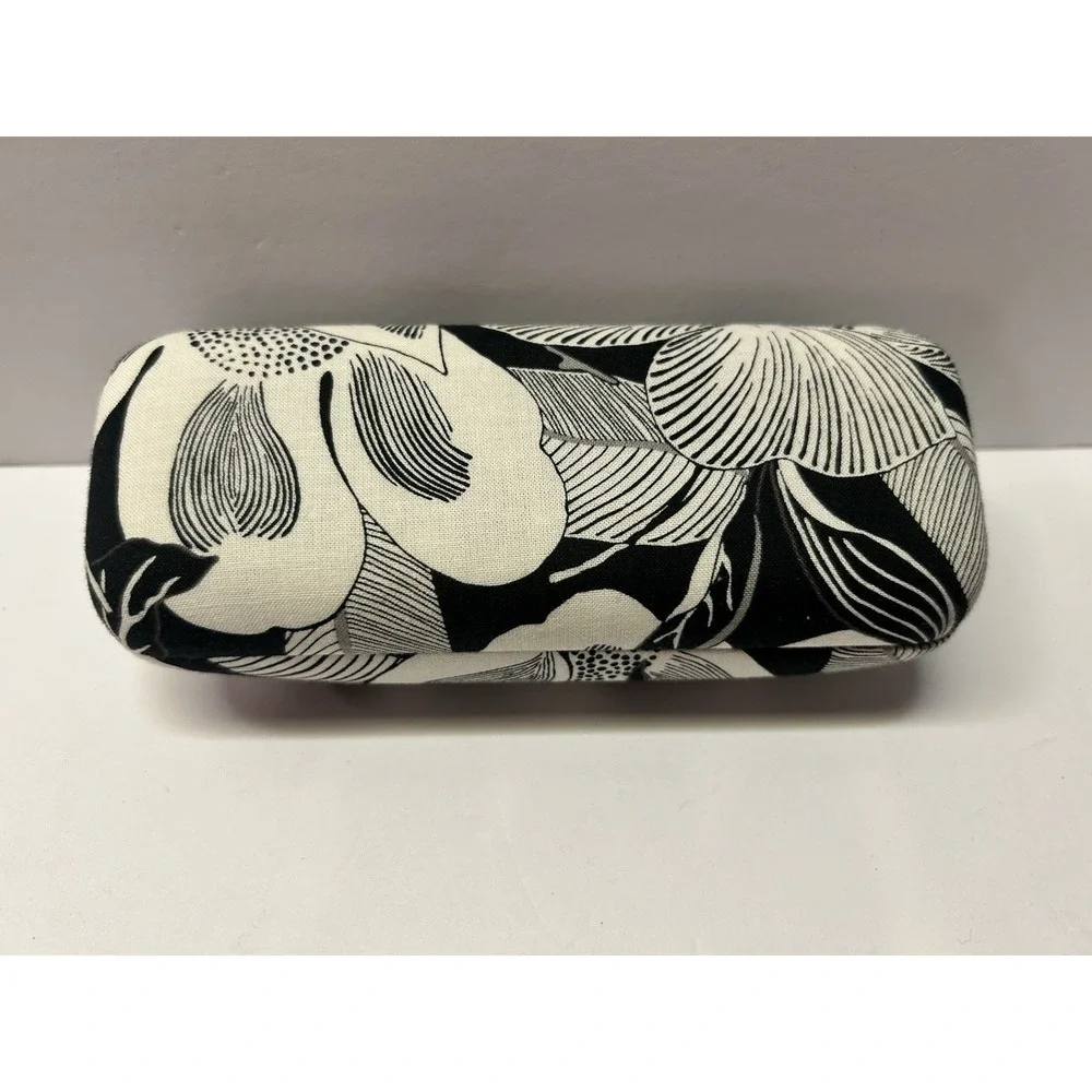 Vera Bradley Black White Floral Hard Shell‎ Eyeglass Case Clamshell Protector